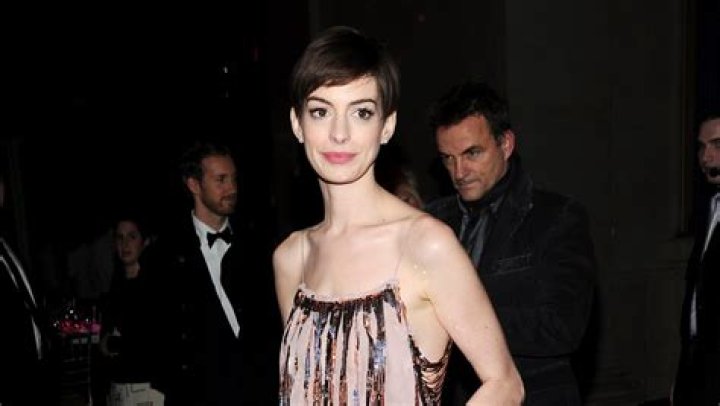 Anne Hathaway's Wardrobe Malfunction Makes Headlines