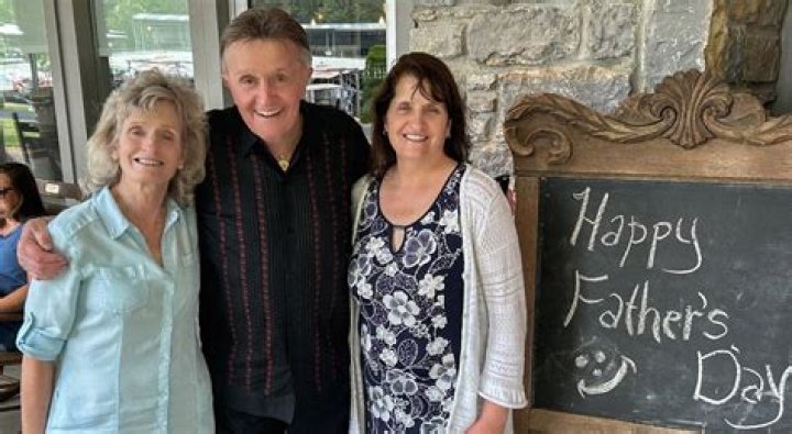 Bill Anderson's Wife: Uncovering The Life Of Becky Anderson
