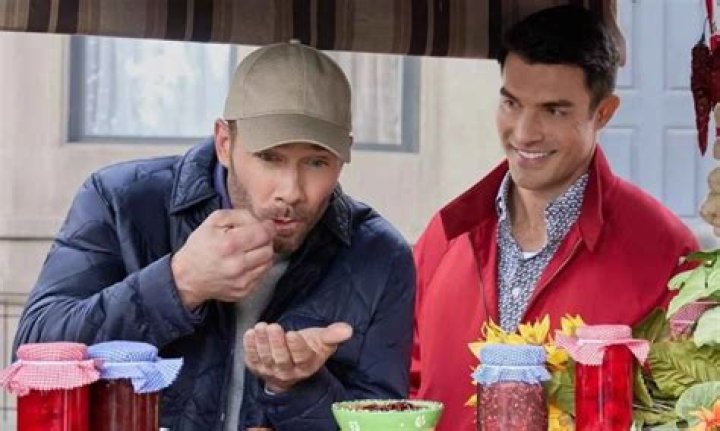 Discover Luke Macfarlane And Hig Roberts' Captivating Love Story