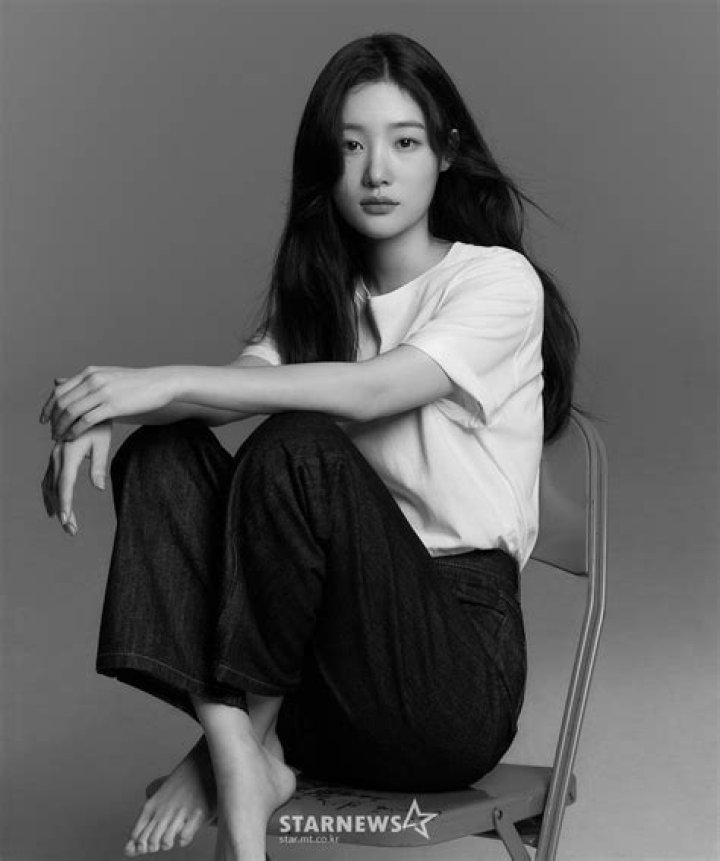 Ultimate Guide: Kim Yoo Jung's Height Revealed In Feet