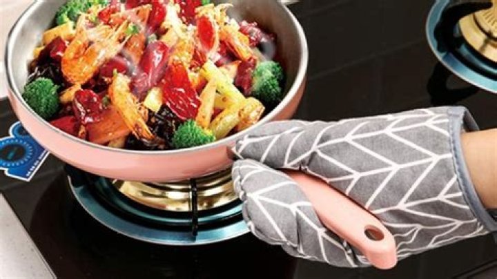 Ultimate Oven Mitts: Protect Your Hands While Conquering Monopoly!